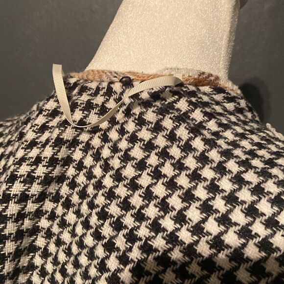 Reversible Ladies fringe Poncho Natural colors in plaid houndstooth black& white - Picture 5 of 6